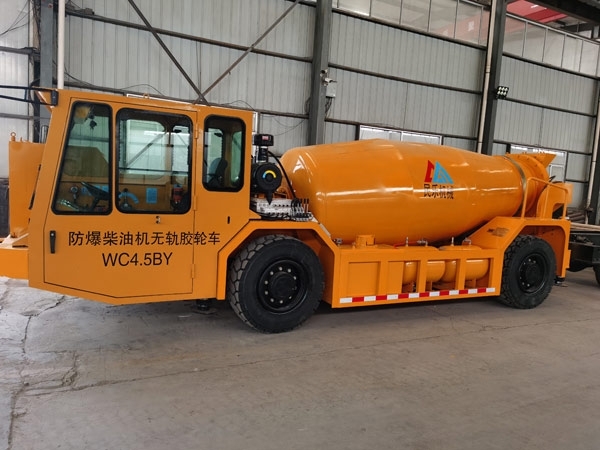 礦用濕噴臺(tái)車(chē)，礦用混凝土泵，礦用攪拌機(jī)發(fā)貨